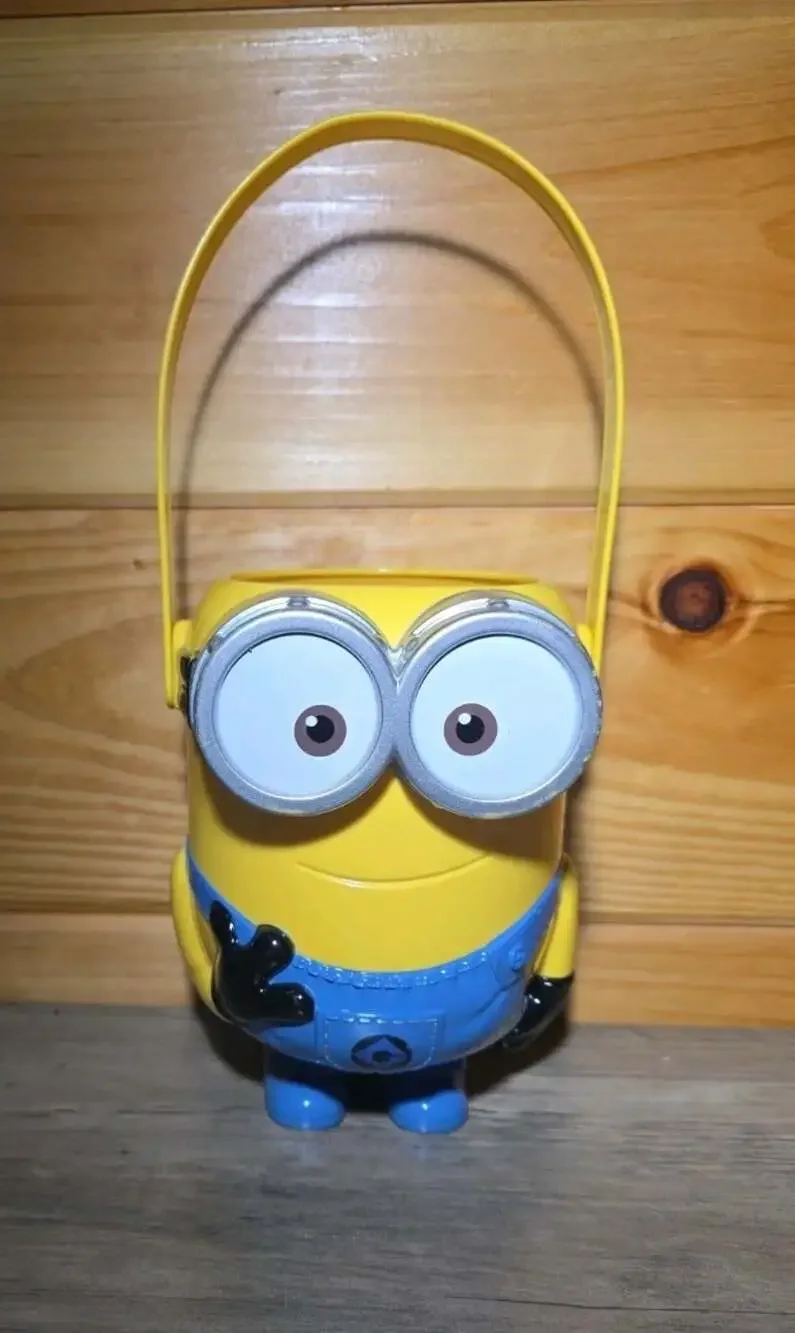 DESPICABLE ME MINIONS PLASTIC BUCKET STORAGE EASTER BASKET OR HALLOWEEN